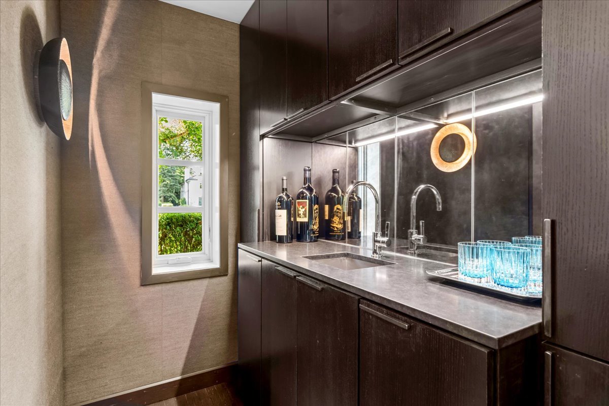 1106 Seneca Rd Wilmette, IL 60091