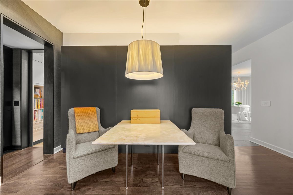 1106 Seneca Rd Wilmette, IL 60091