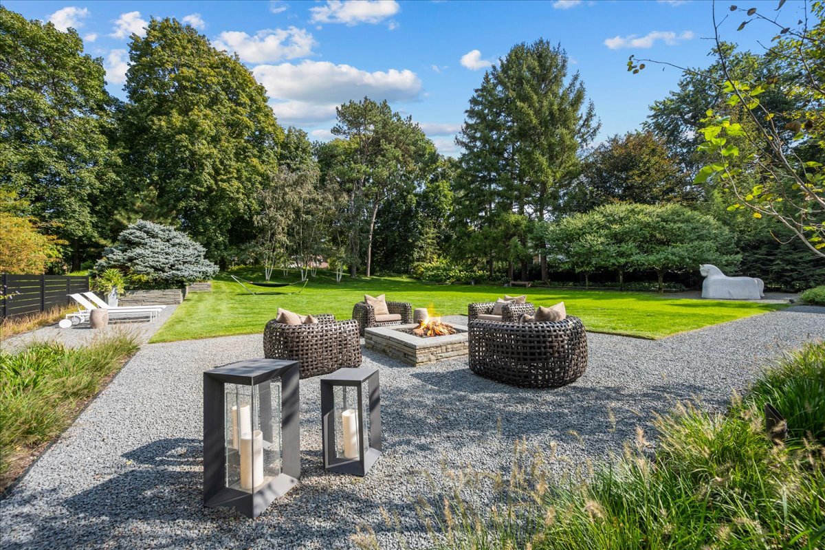 1106 Seneca Rd Wilmette, IL 60091