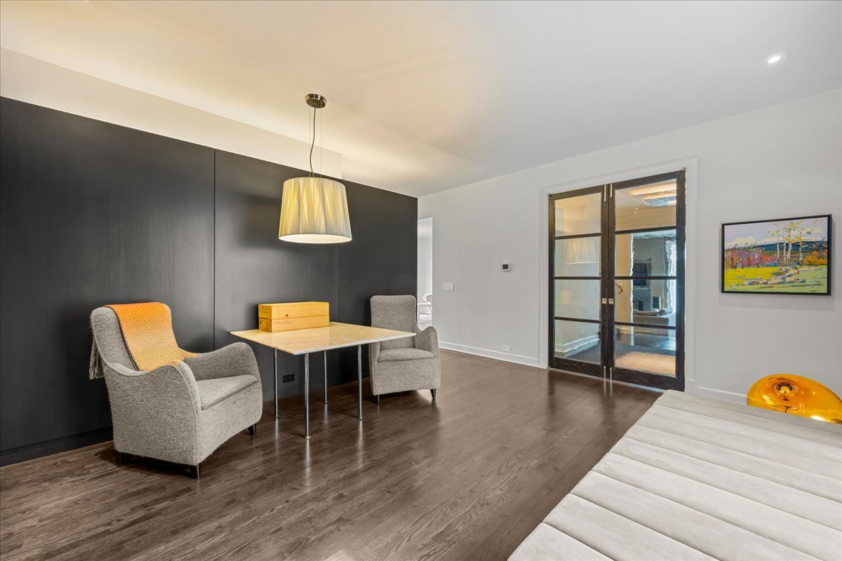 1106 Seneca Rd Wilmette, IL 60091