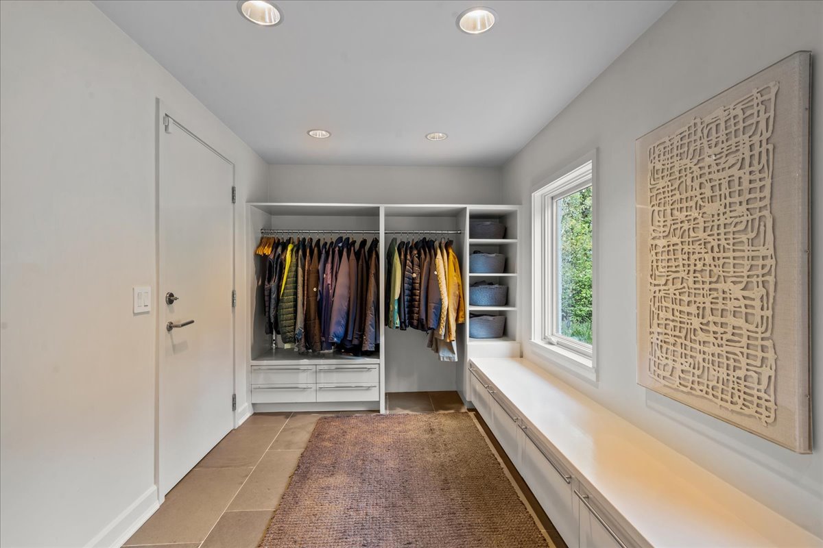 1106 Seneca Rd Wilmette, IL 60091