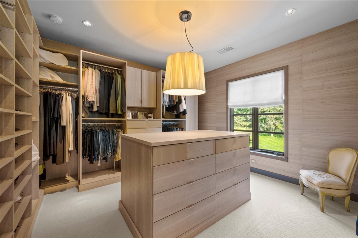 1106 Seneca Rd Wilmette, IL 60091