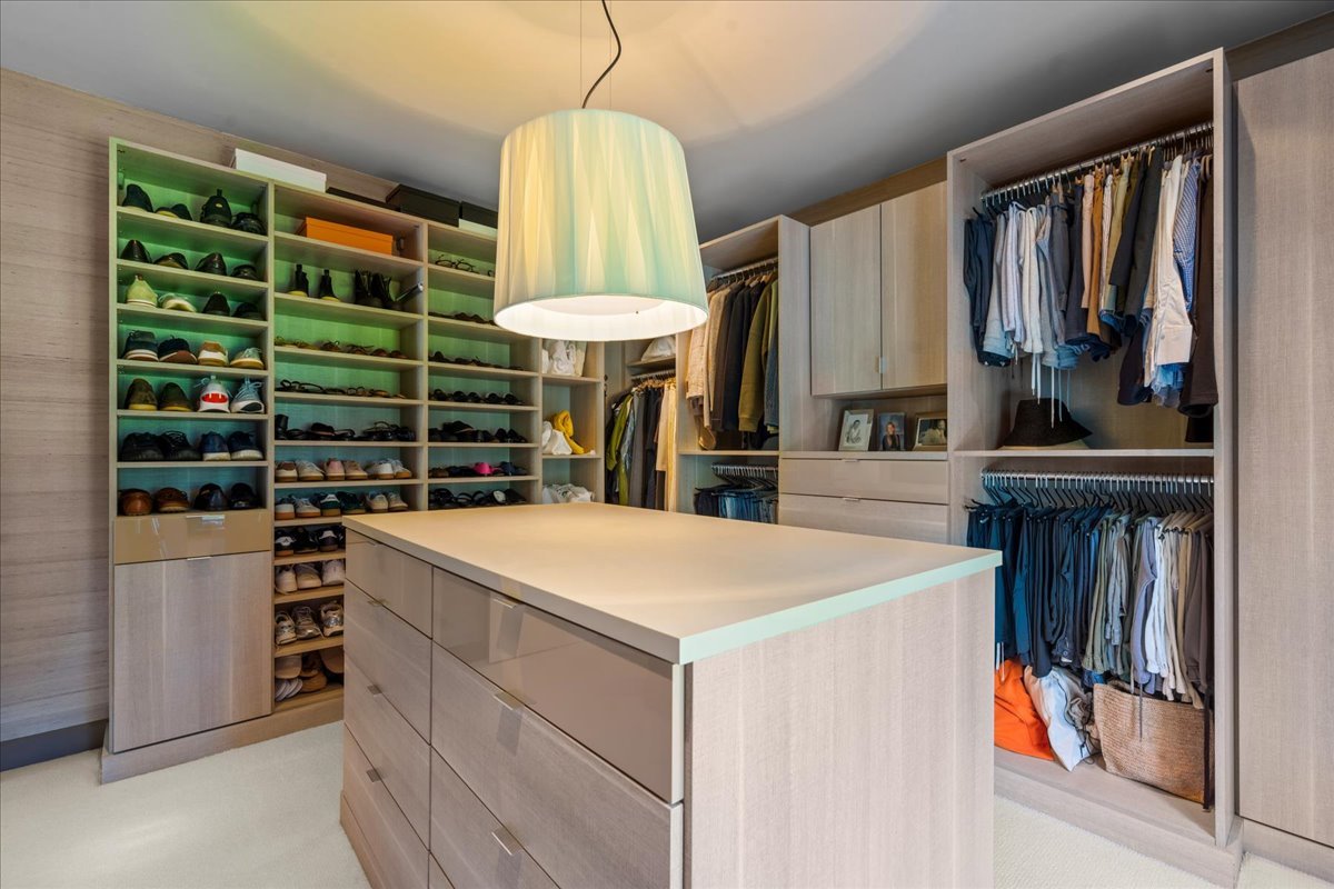 1106 Seneca Rd Wilmette, IL 60091