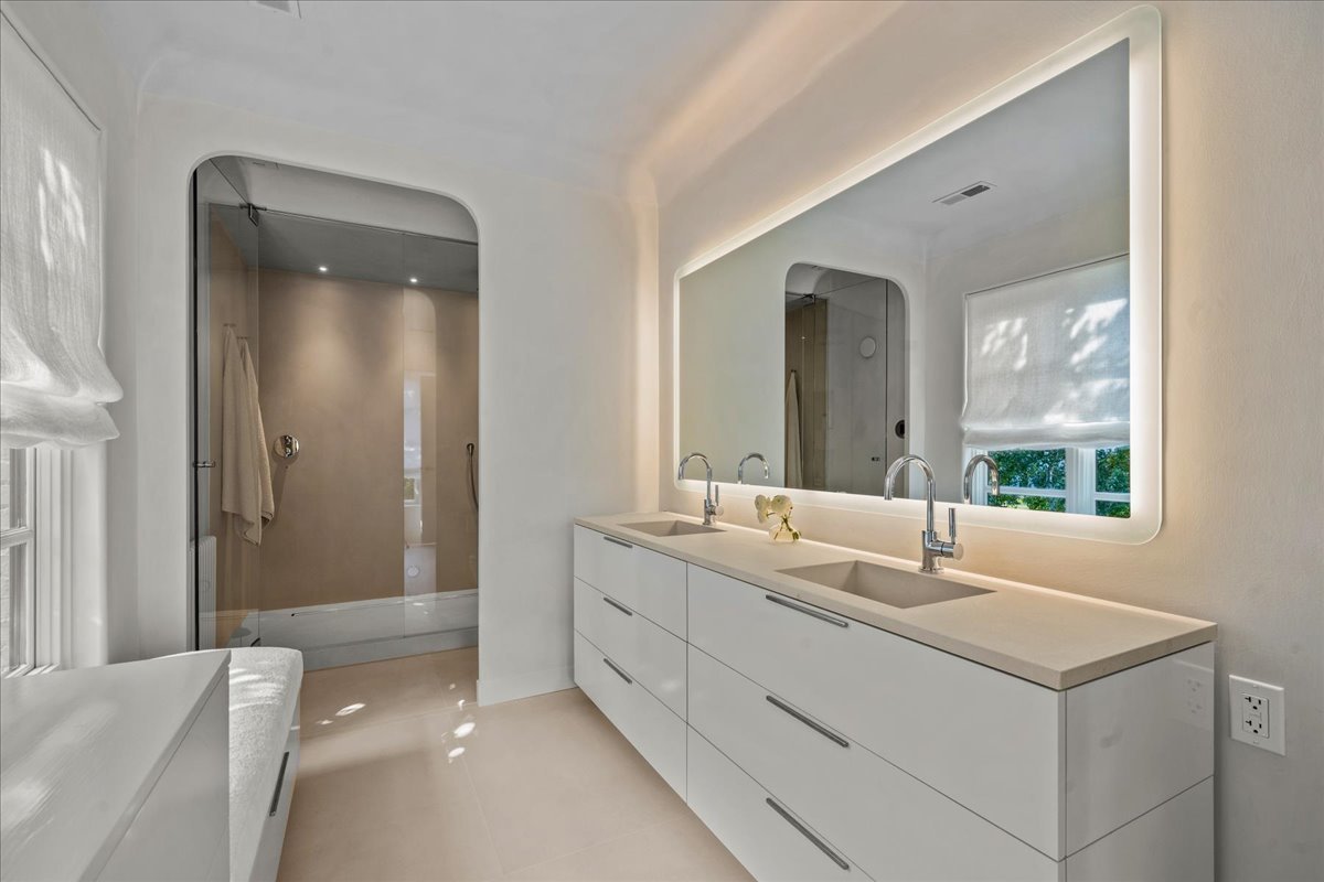 1106 Seneca Rd Wilmette, IL 60091