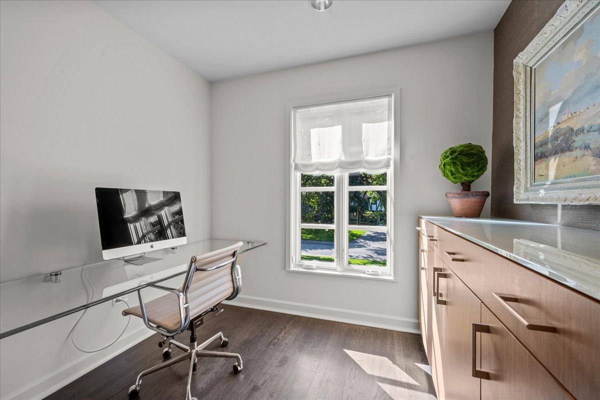 1106 Seneca Rd Wilmette, IL 60091