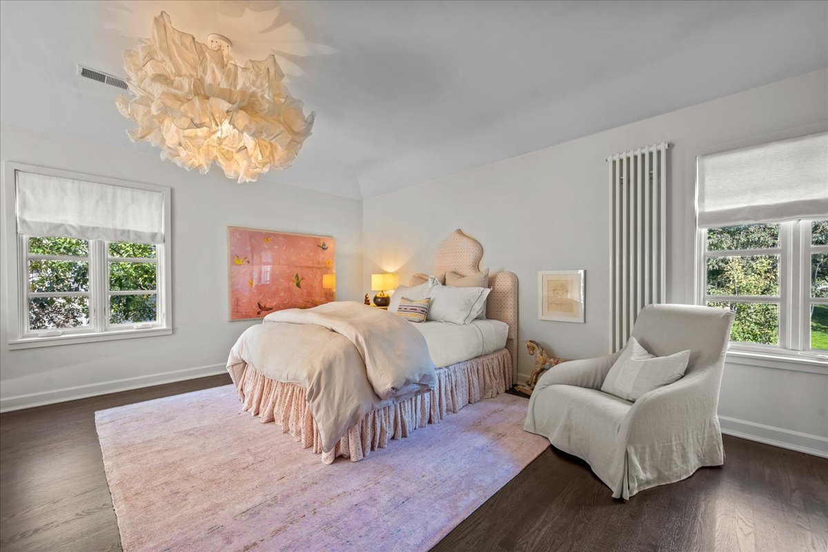 1106 Seneca Rd Wilmette, IL 60091