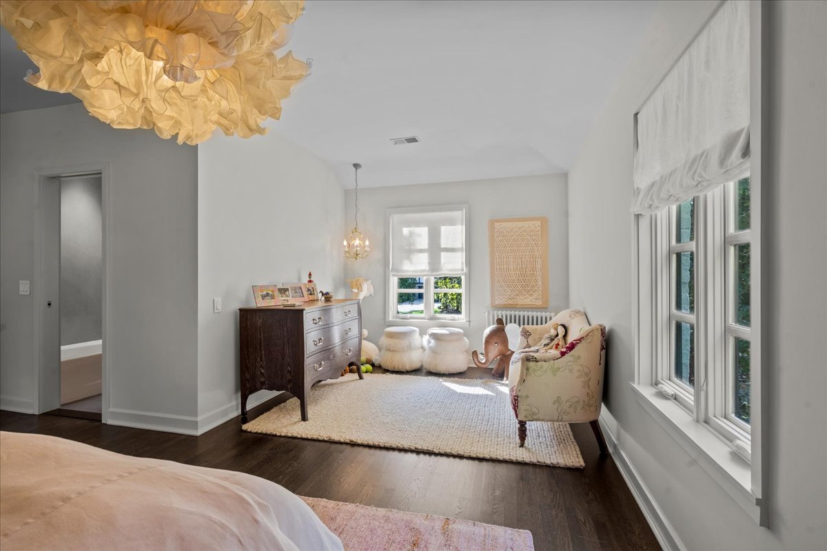 1106 Seneca Rd Wilmette, IL 60091