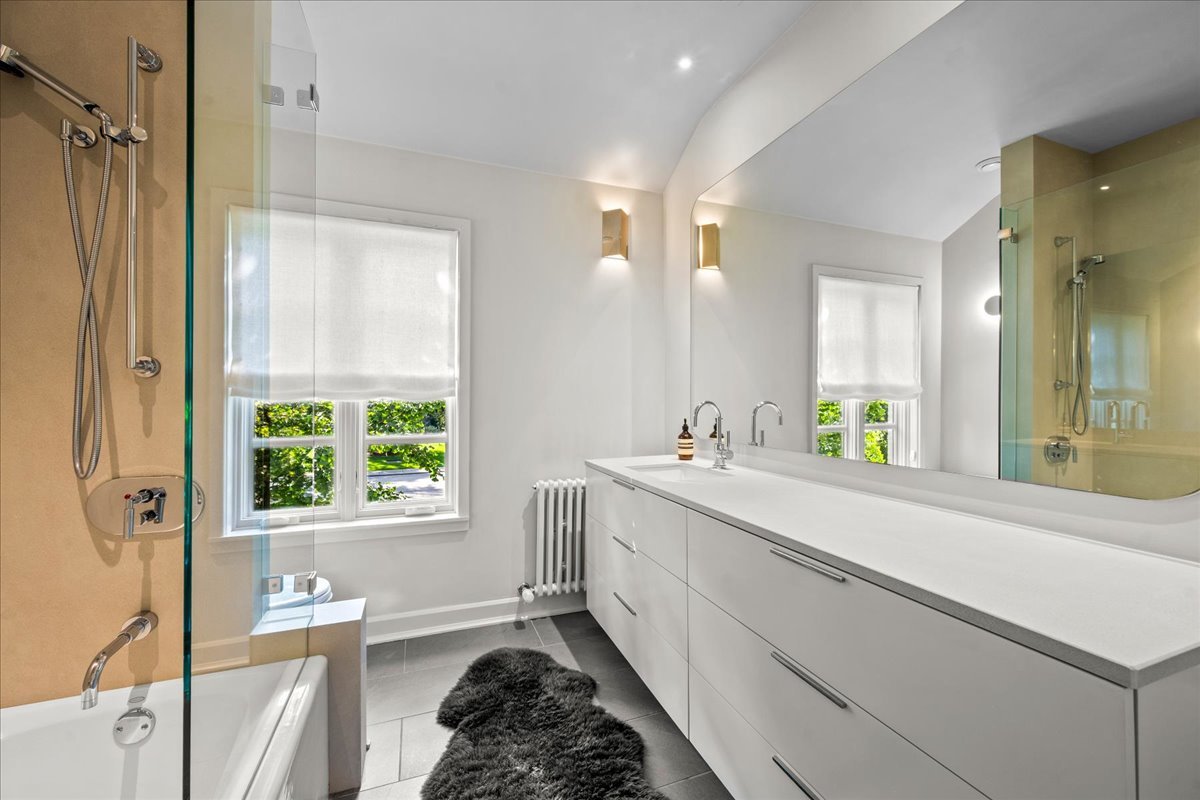 1106 Seneca Rd Wilmette, IL 60091