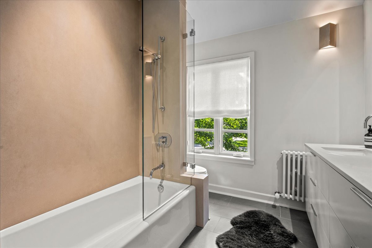 1106 Seneca Rd Wilmette, IL 60091