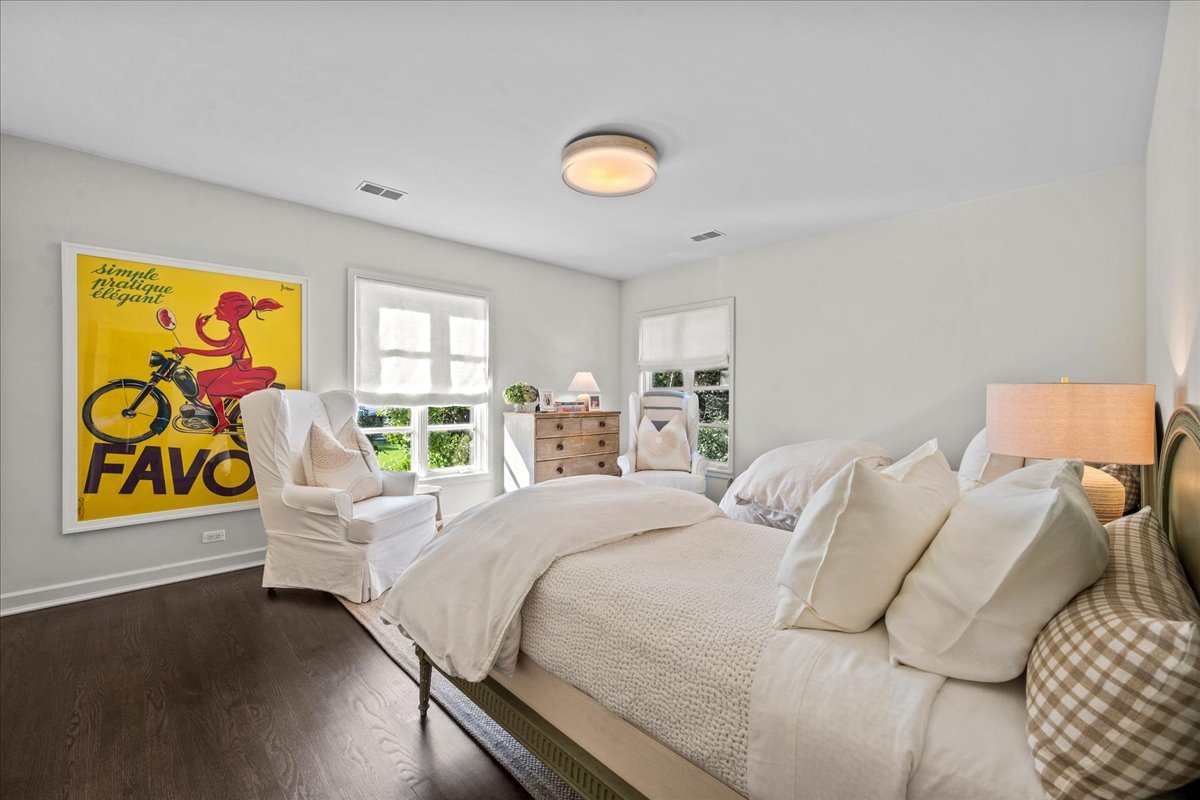 1106 Seneca Rd Wilmette, IL 60091