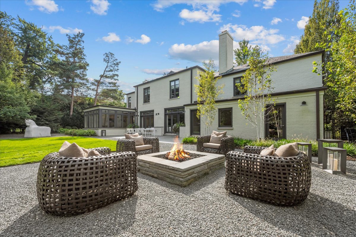 1106 Seneca Rd Wilmette, IL 60091