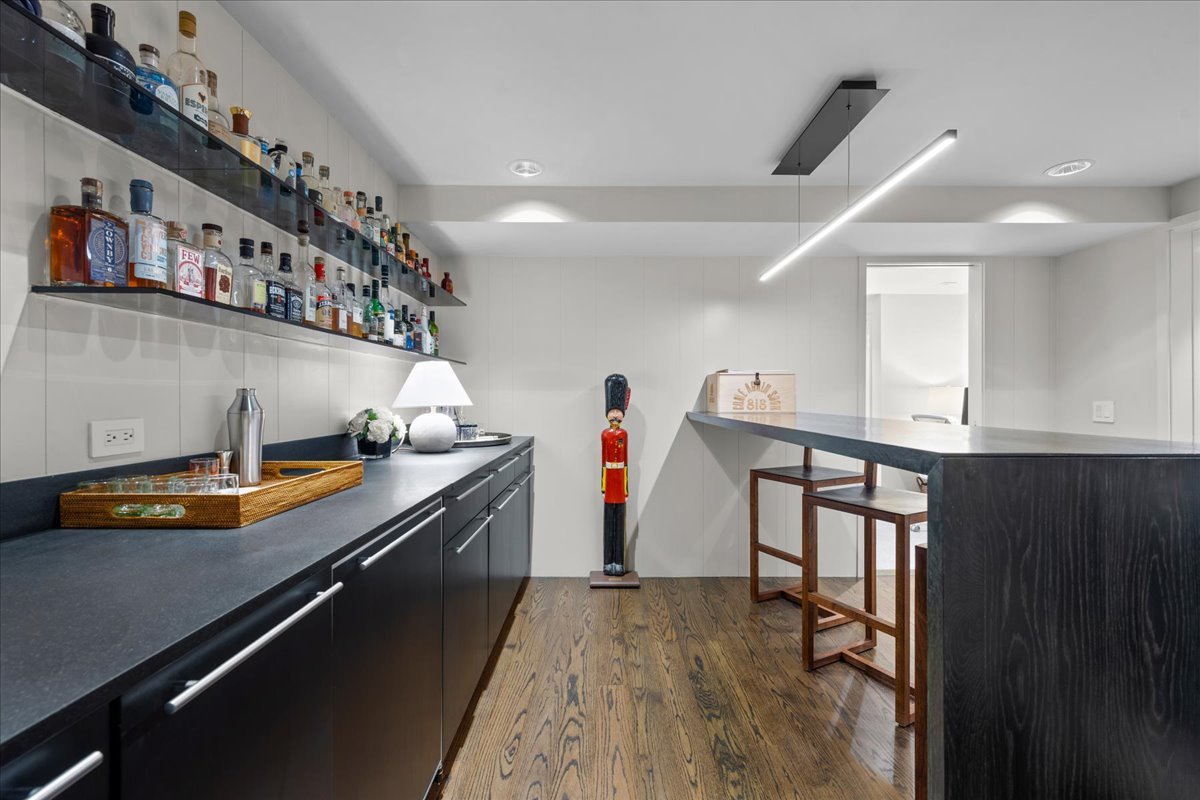 1106 Seneca Rd Wilmette, IL 60091