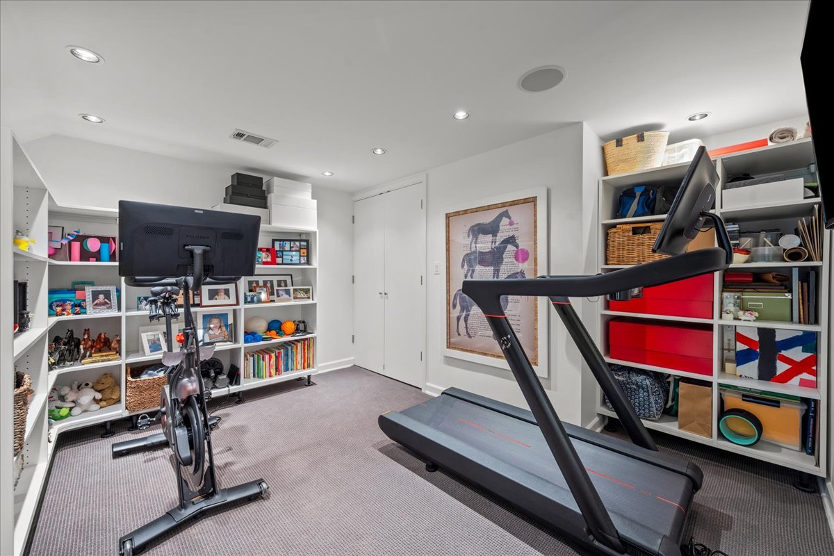 1106 Seneca Rd Wilmette, IL 60091