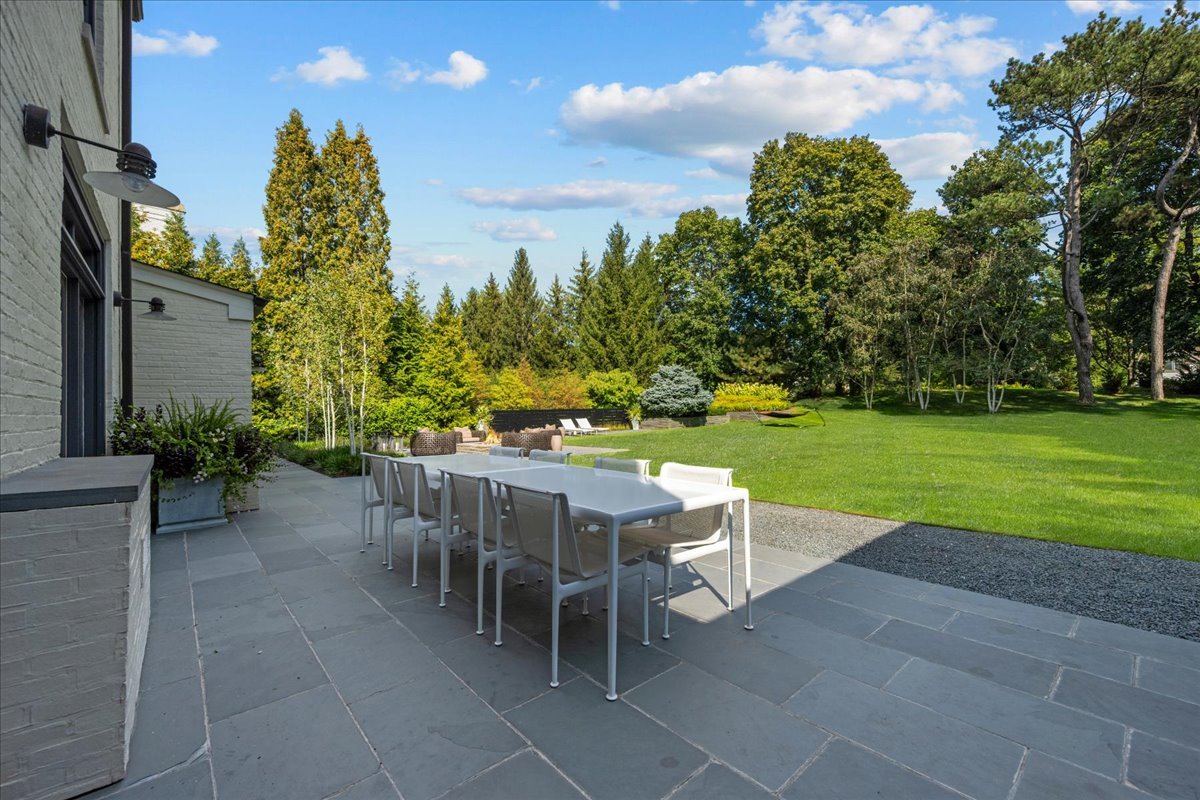 1106 Seneca Rd Wilmette, IL 60091