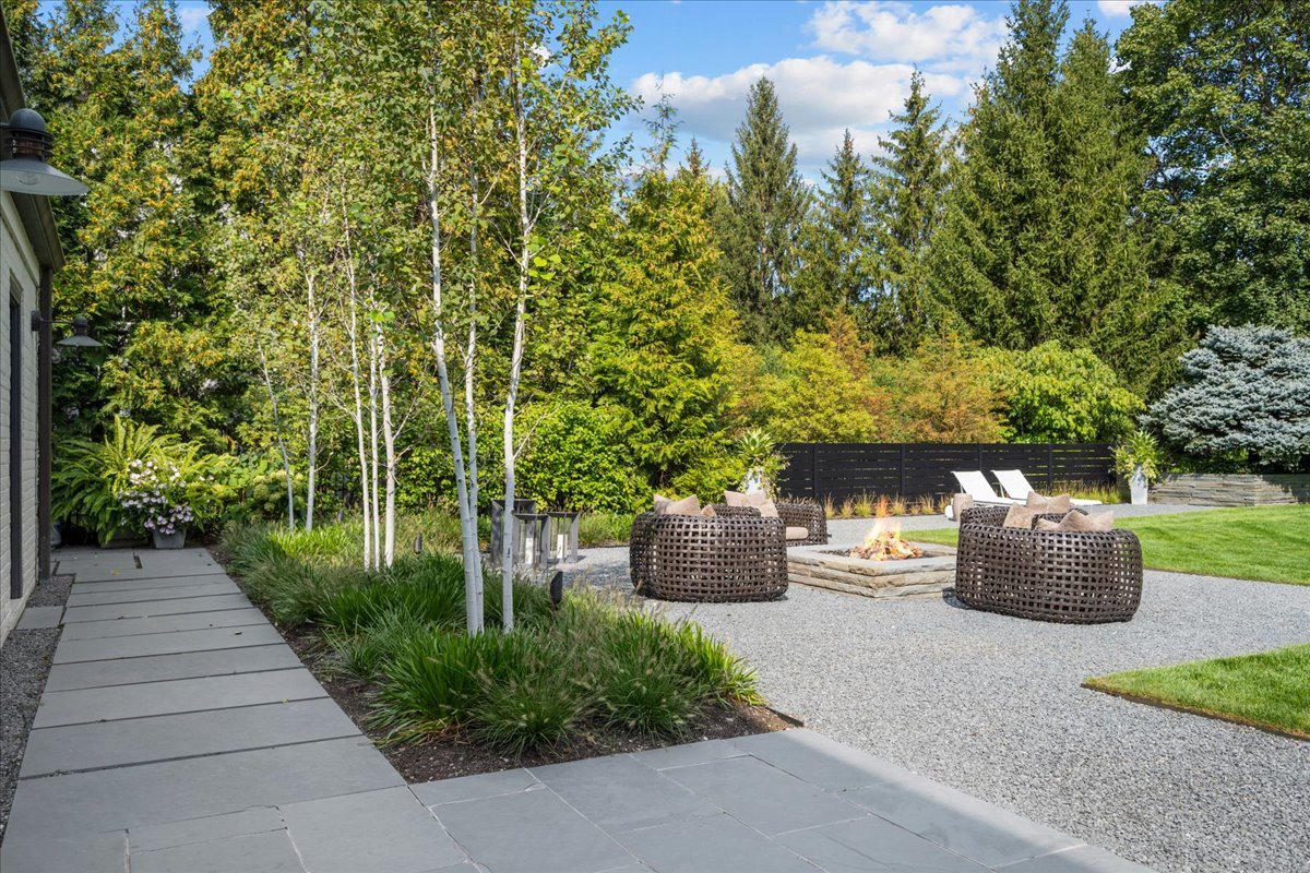 1106 Seneca Rd Wilmette, IL 60091