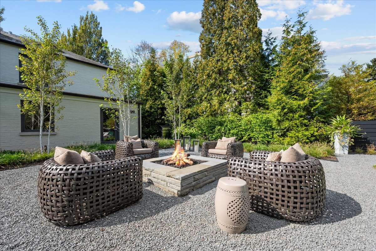 1106 Seneca Rd Wilmette, IL 60091