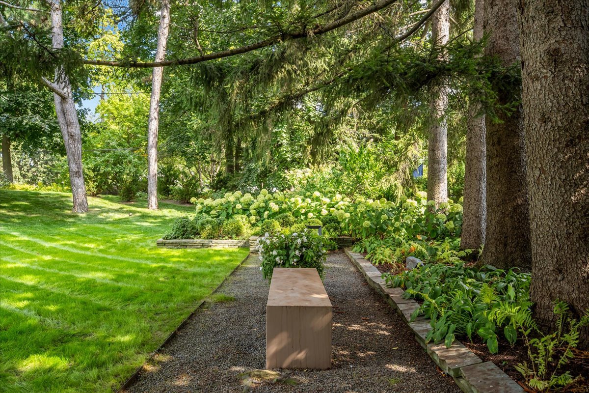 1106 Seneca Rd Wilmette, IL 60091