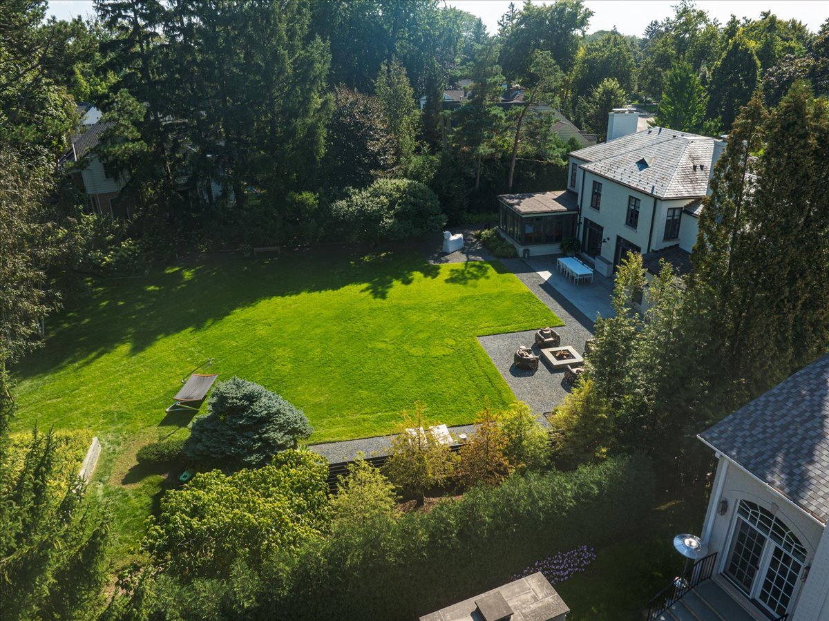 1106 Seneca Rd Wilmette, IL 60091