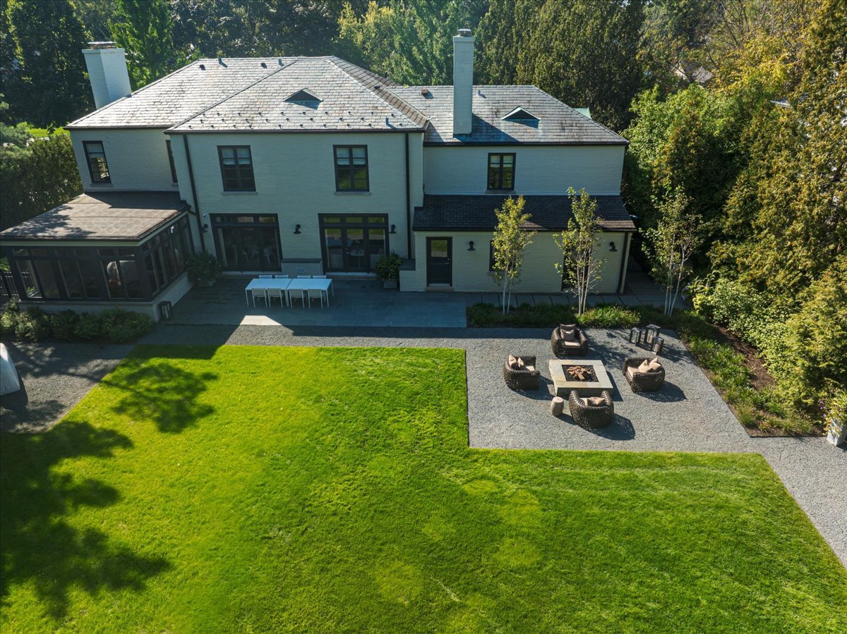 1106 Seneca Rd Wilmette, IL 60091