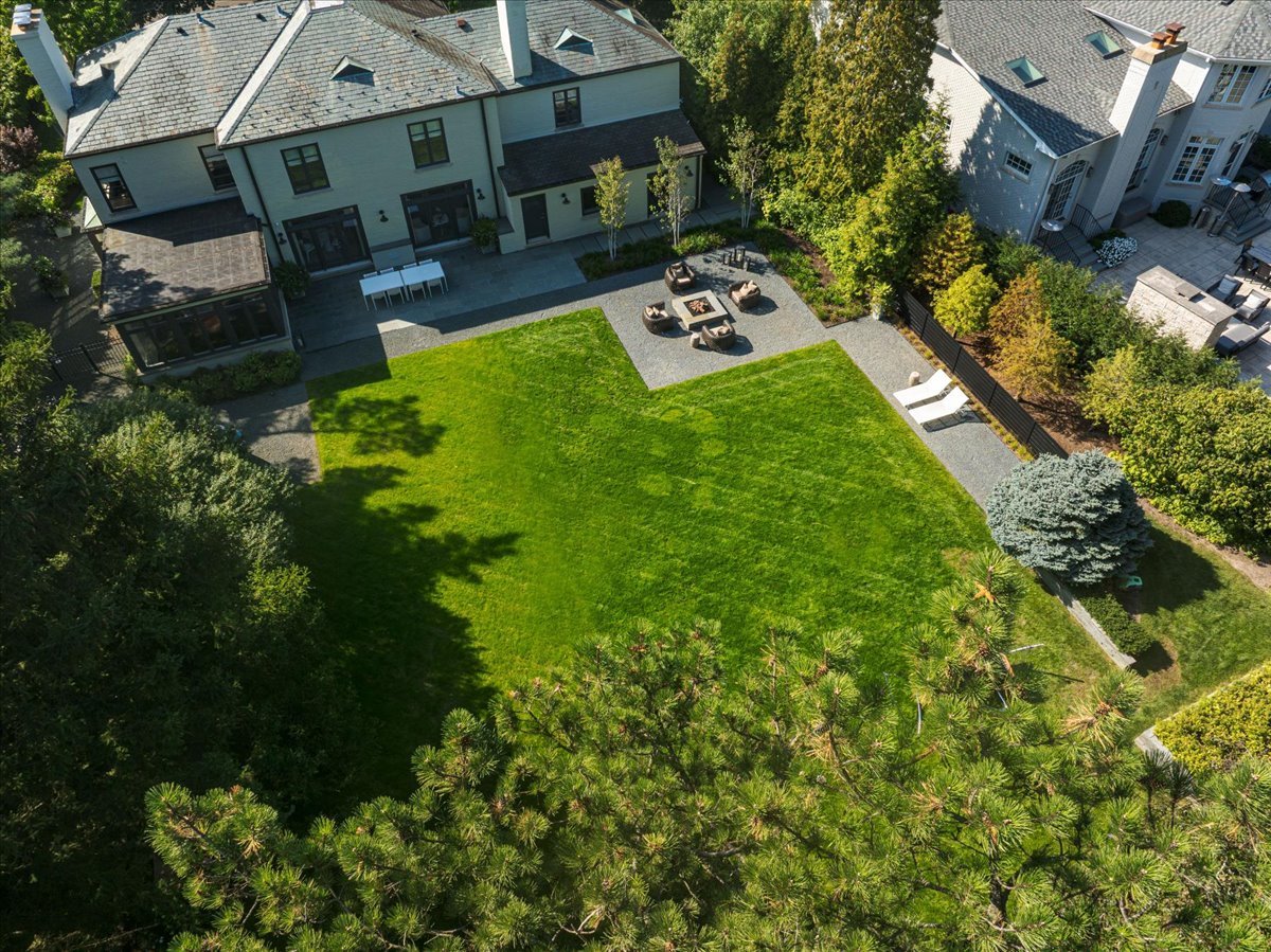 1106 Seneca Rd Wilmette, IL 60091