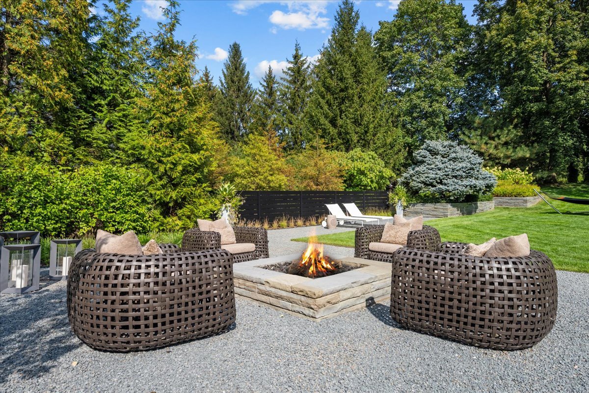 1106 Seneca Rd Wilmette, IL 60091