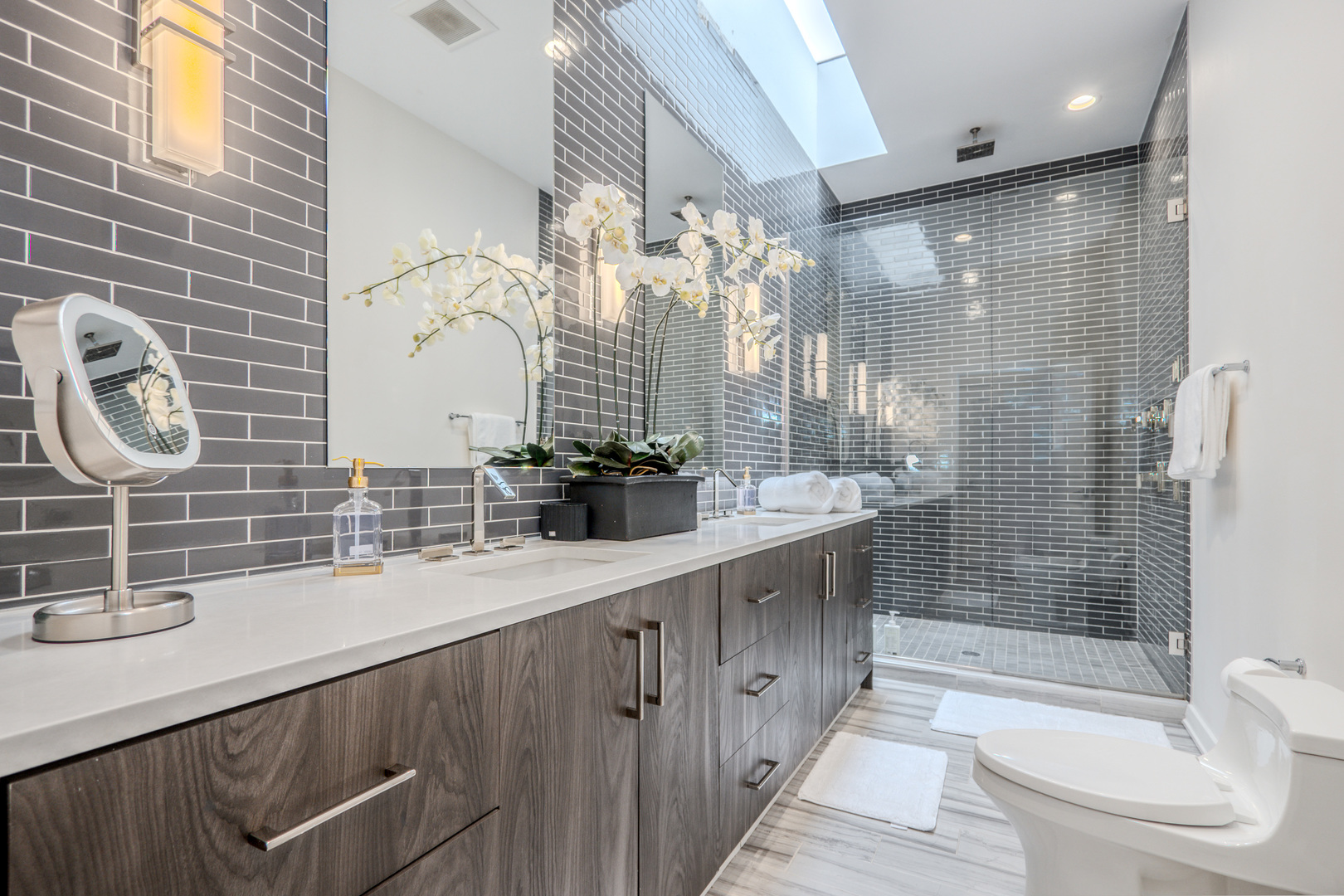 22 E Elm St #PH Chicago, IL 60611