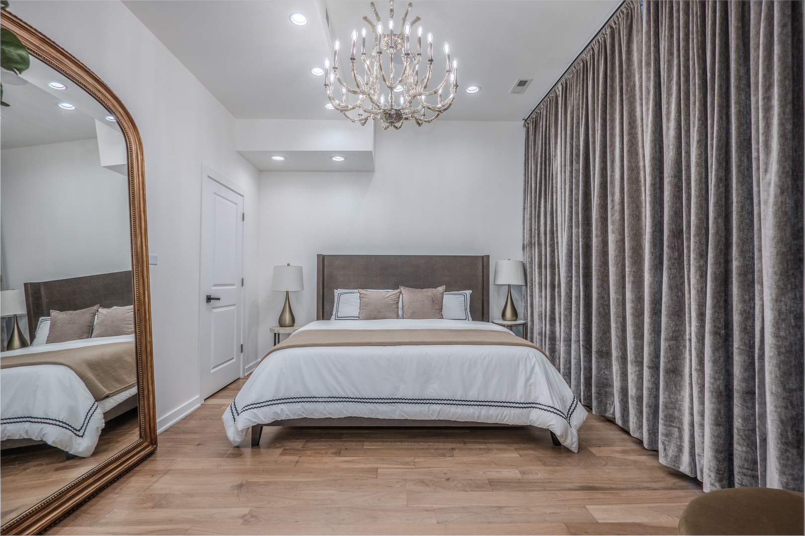 22 E Elm St #PH Chicago, IL 60611