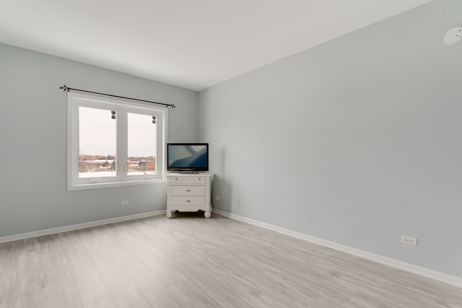 7091 W Touhy Ave #505 Niles, IL 60714