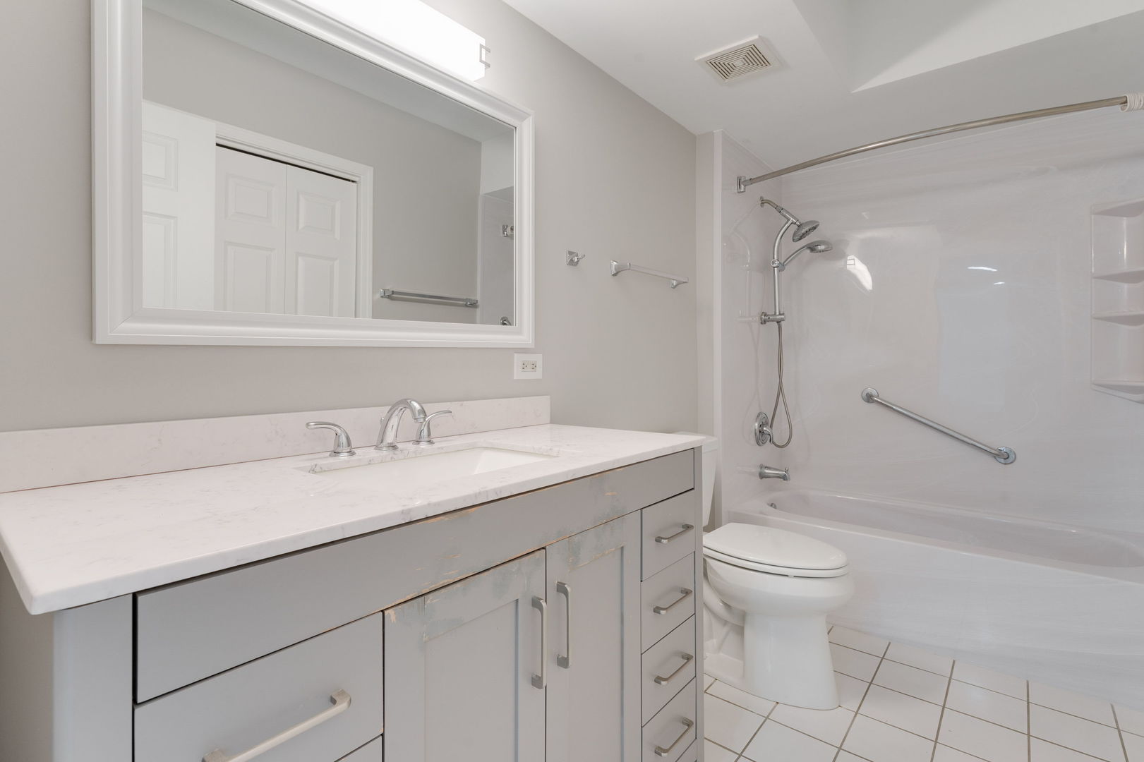 7091 W Touhy Ave #505 Niles, IL 60714