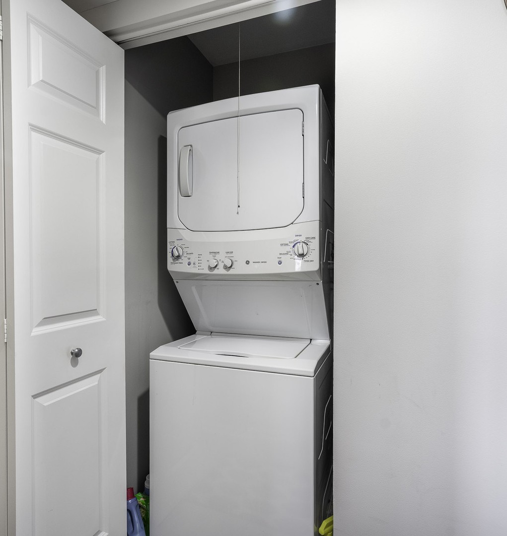 7091 W Touhy Ave #505 Niles, IL 60714