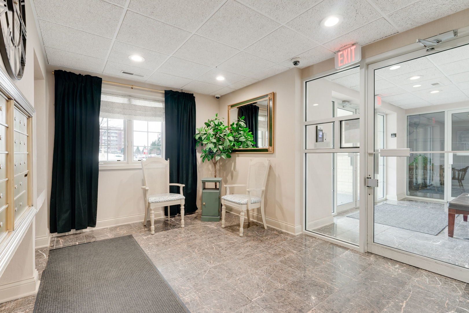 7091 W Touhy Ave #505 Niles, IL 60714