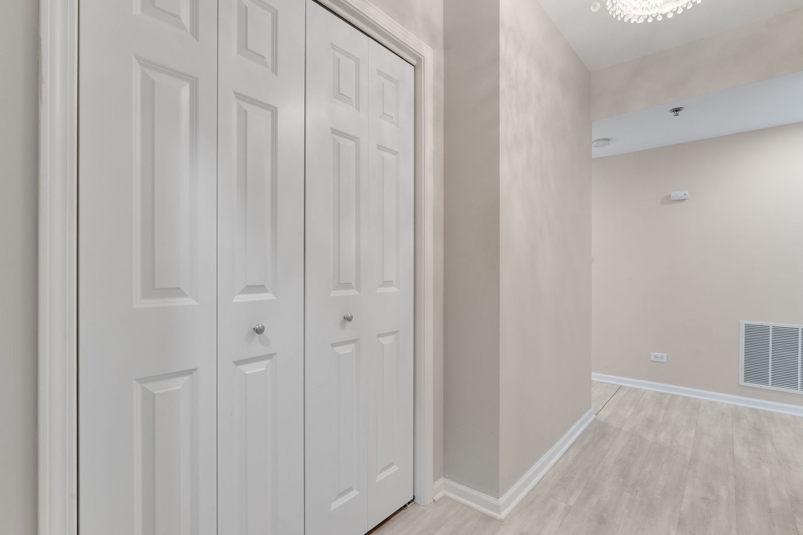 7091 W Touhy Ave #505 Niles, IL 60714