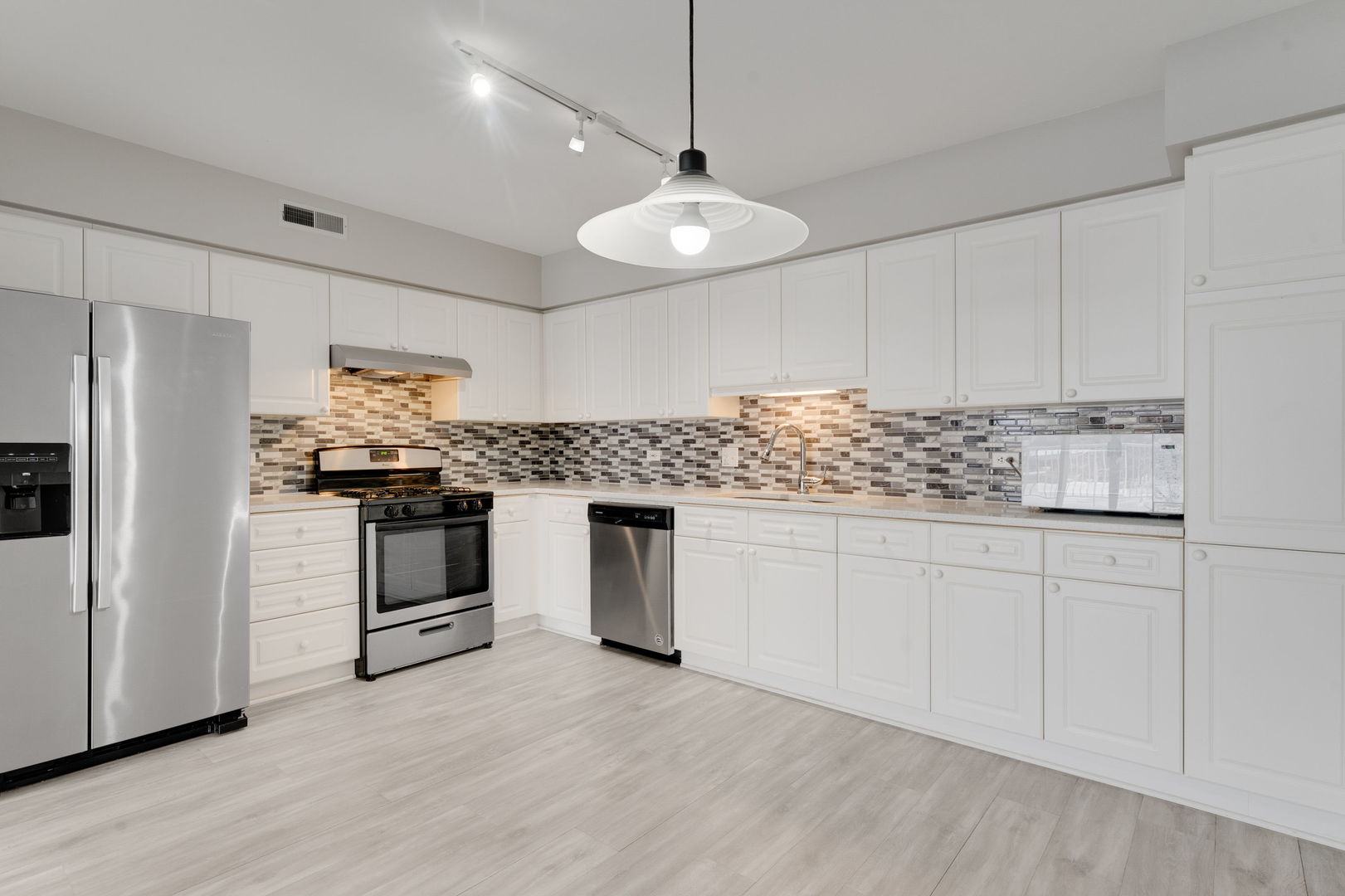 7091 W Touhy Ave #505 Niles, IL 60714