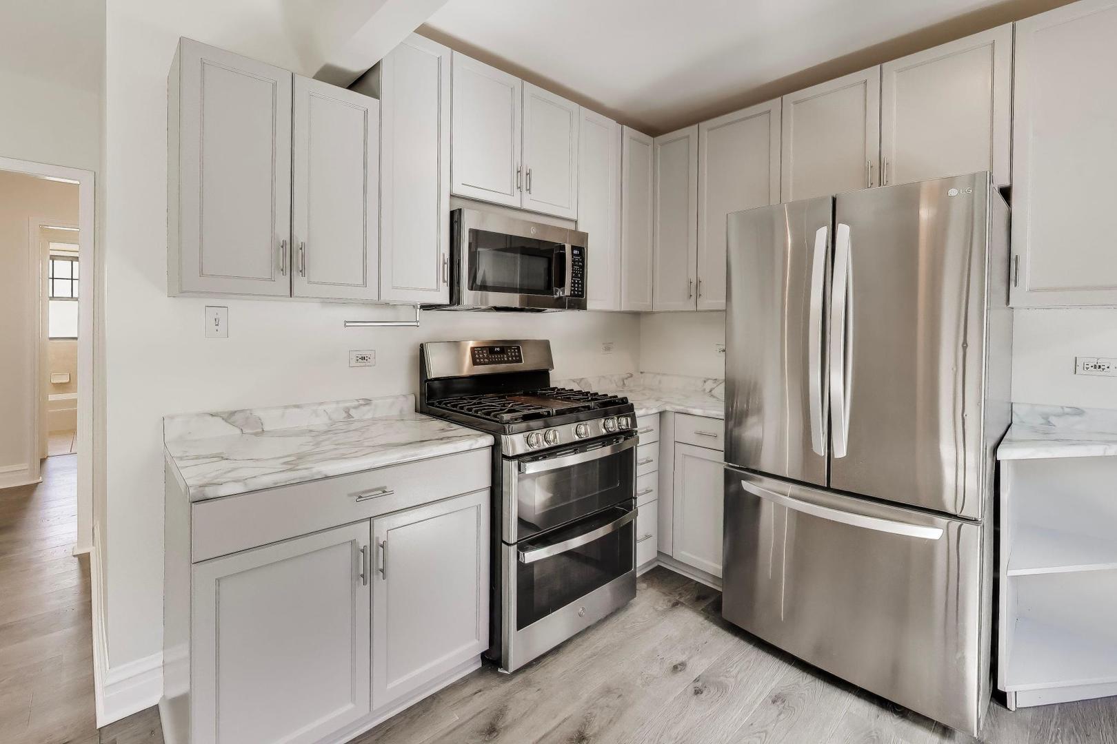 142 Clyde Ave #3W Evanston, IL 60202