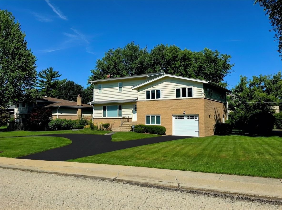 517 Appletree Ln Deerfield, IL 60015