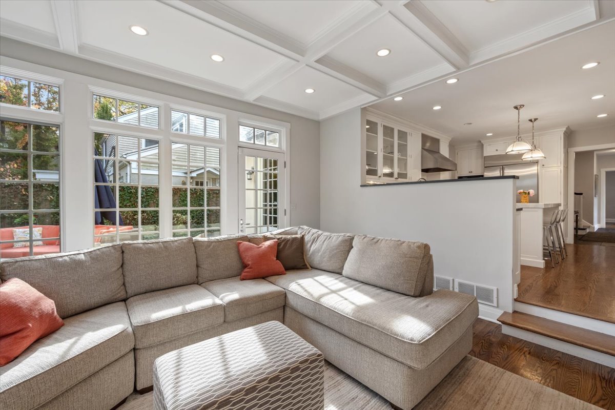 1024 Pontiac Rd Wilmette, IL 60091