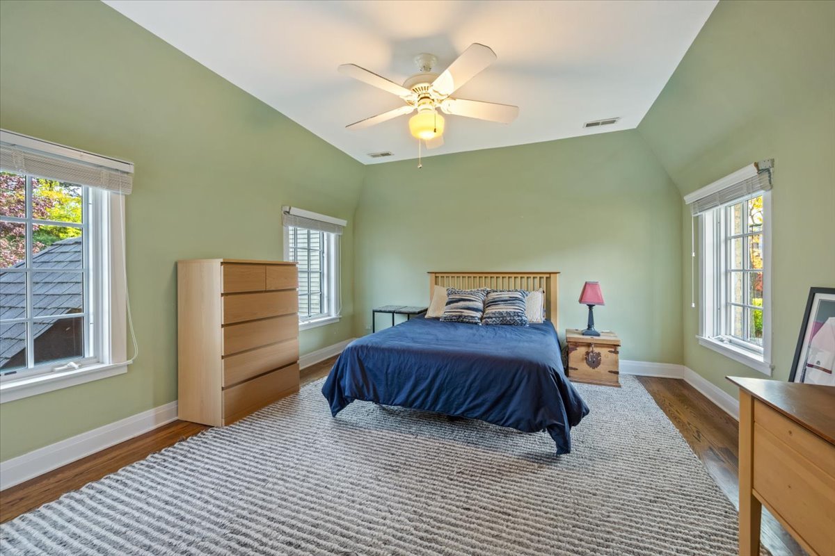 1024 Pontiac Rd Wilmette, IL 60091