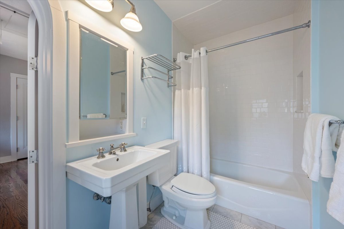 1024 Pontiac Rd Wilmette, IL 60091