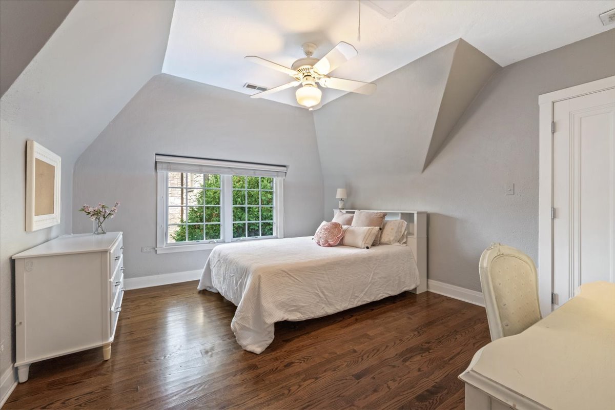 1024 Pontiac Rd Wilmette, IL 60091