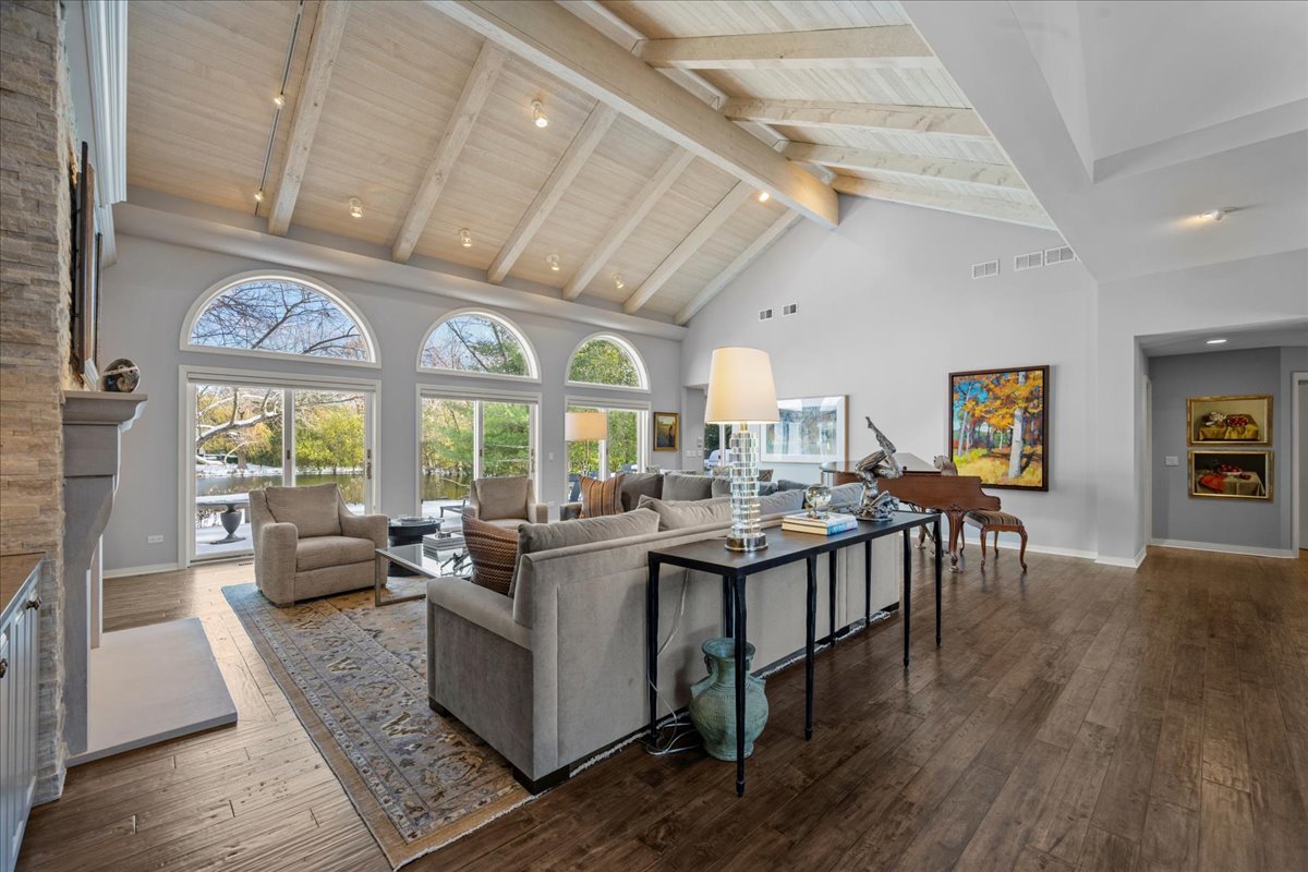 1725 Lilly Ct Highland Park, IL 60035