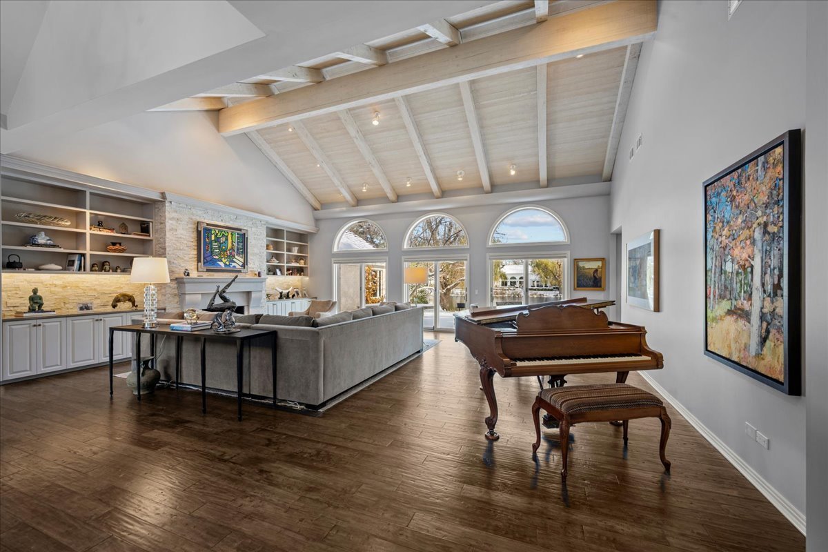 1725 Lilly Ct Highland Park, IL 60035