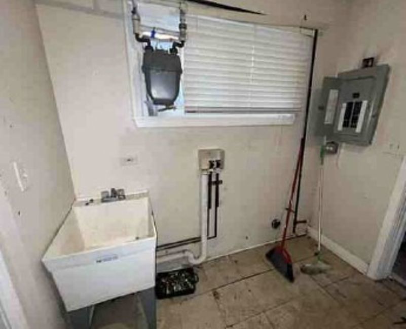 9315 S East End Ave Chicago, IL 60617