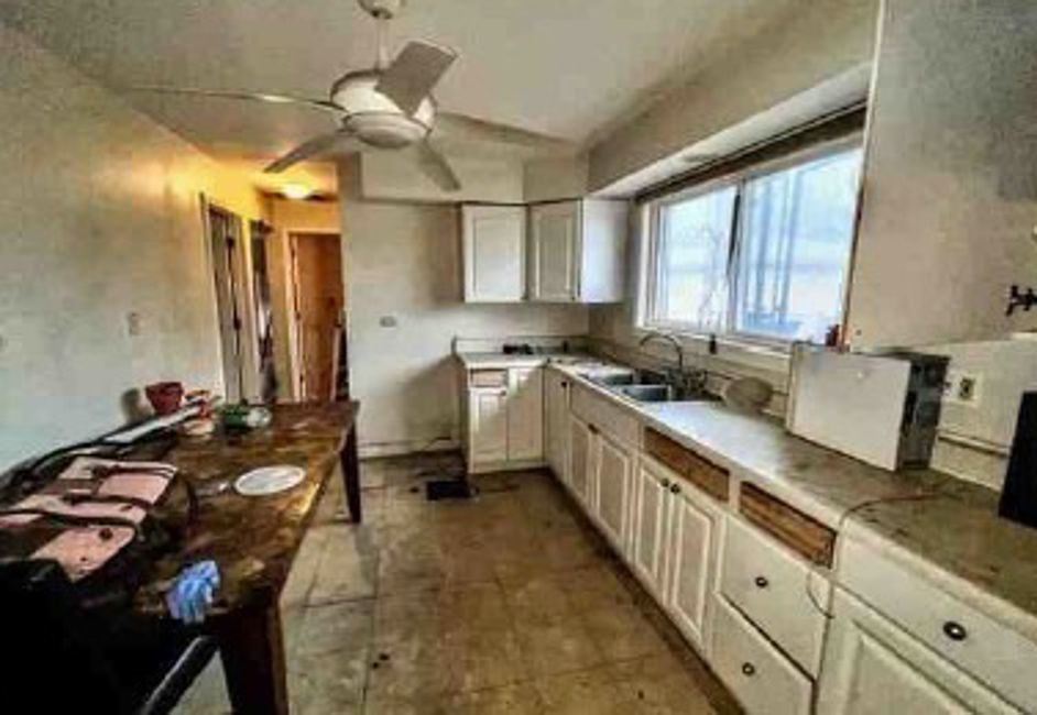 9315 S East End Ave Chicago, IL 60617