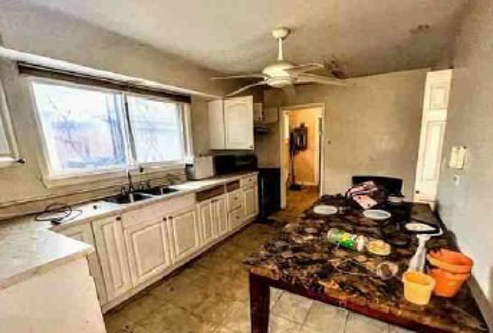 9315 S East End Ave Chicago, IL 60617