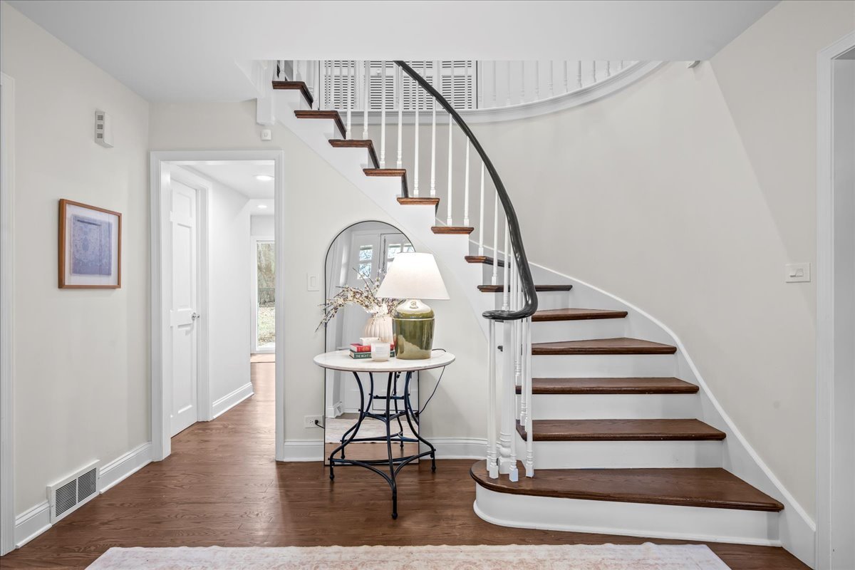 520 Standish Dr Deerfield, IL 60015