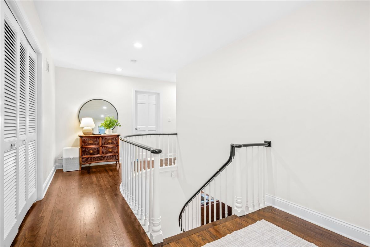 520 Standish Dr Deerfield, IL 60015