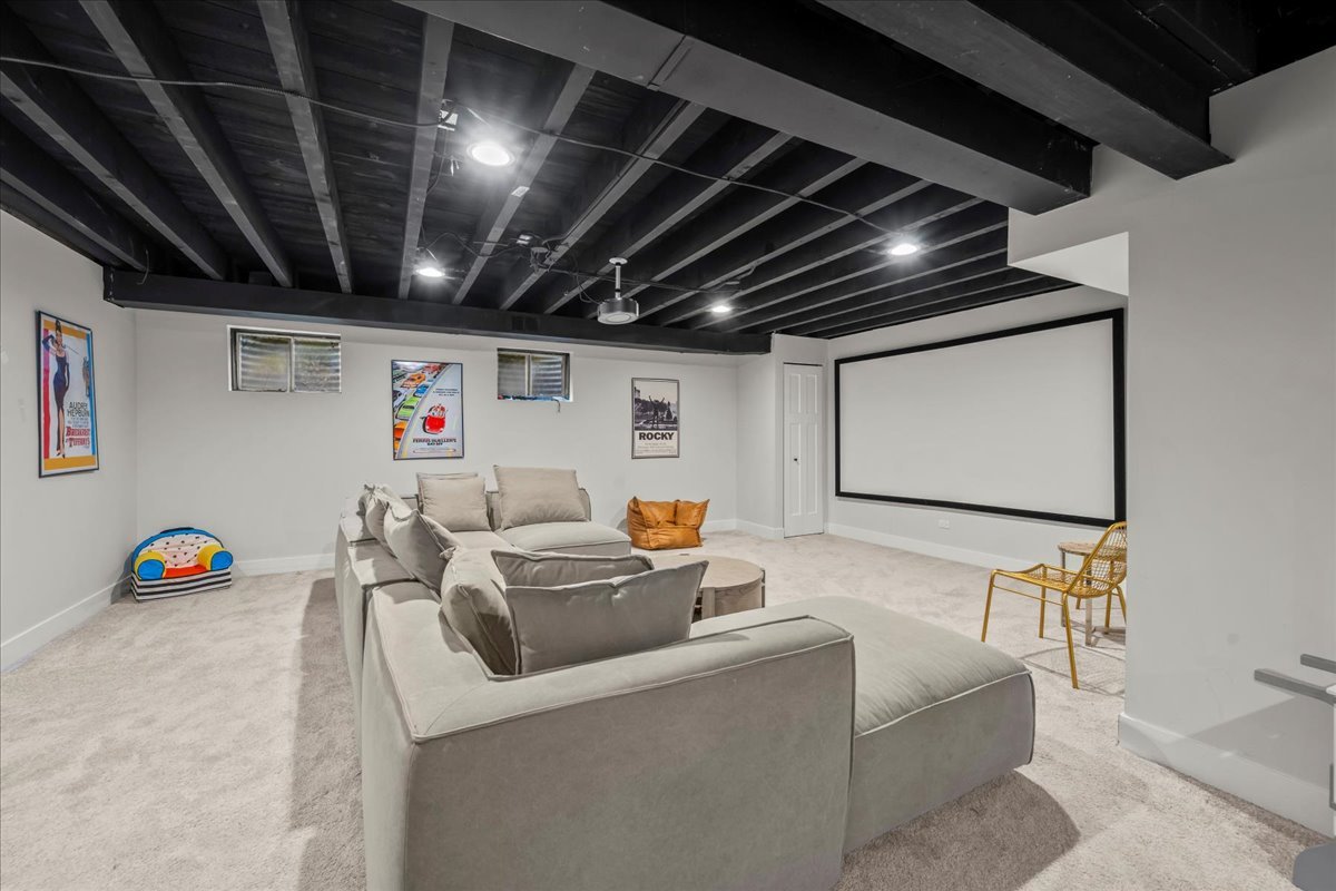 520 Standish Dr Deerfield, IL 60015