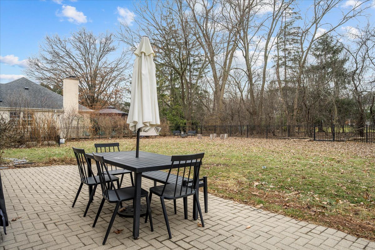 520 Standish Dr Deerfield, IL 60015