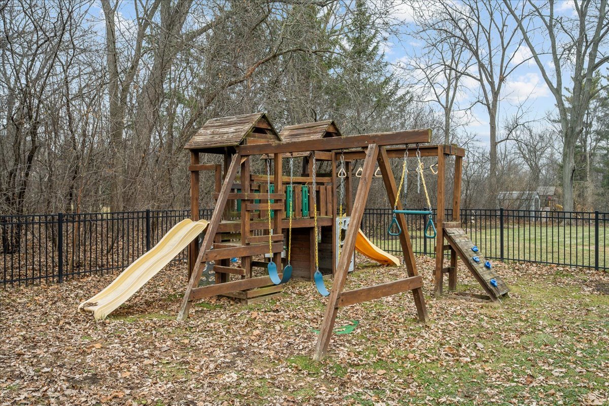 520 Standish Dr Deerfield, IL 60015