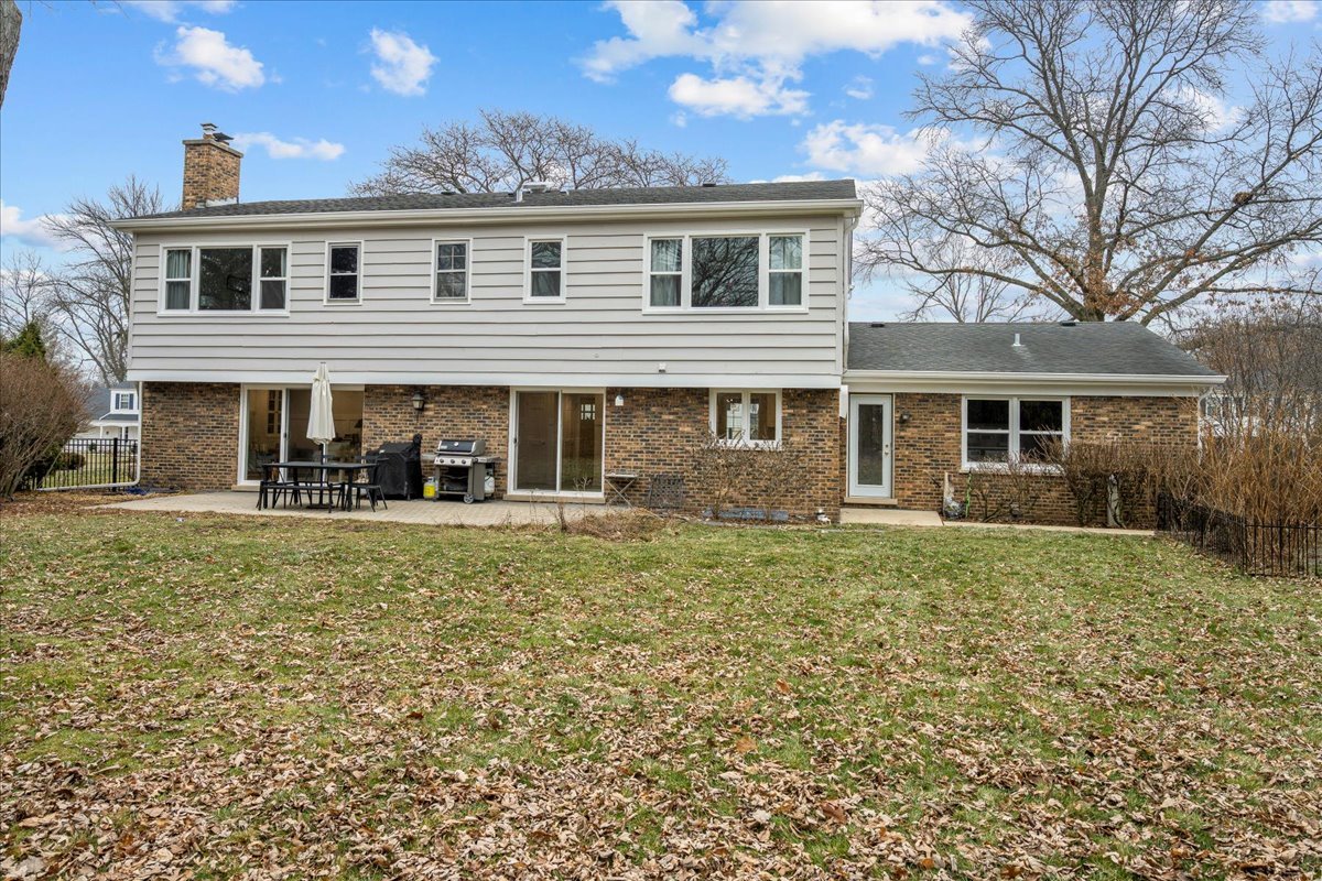 520 Standish Dr Deerfield, IL 60015